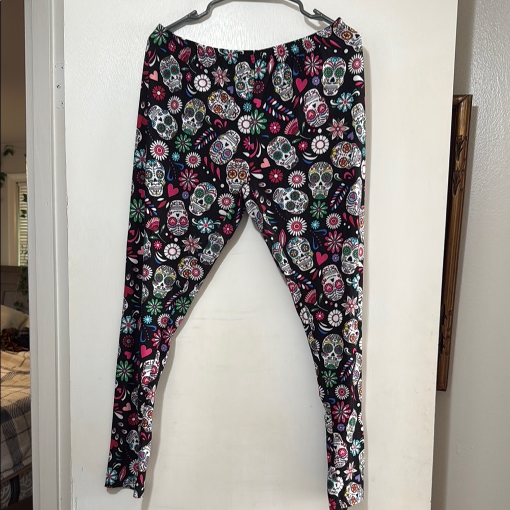 Bobbie Brooks Black Skull Print Leggings